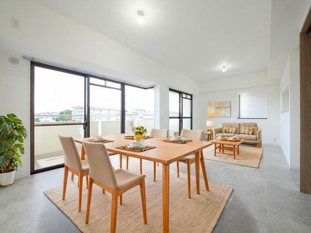 居室・リビング　CGで家具等を配置したもので家具等は含まれません