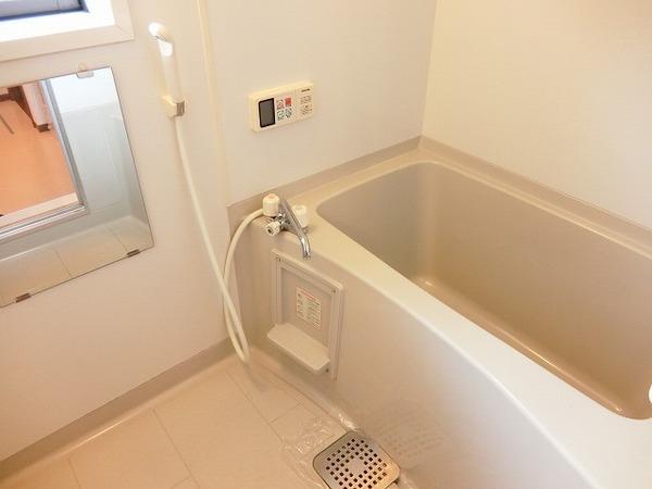 バス・シャワールーム　追い焚き機能付き！