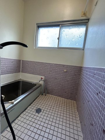 バス・シャワールーム　明るいバスルーム