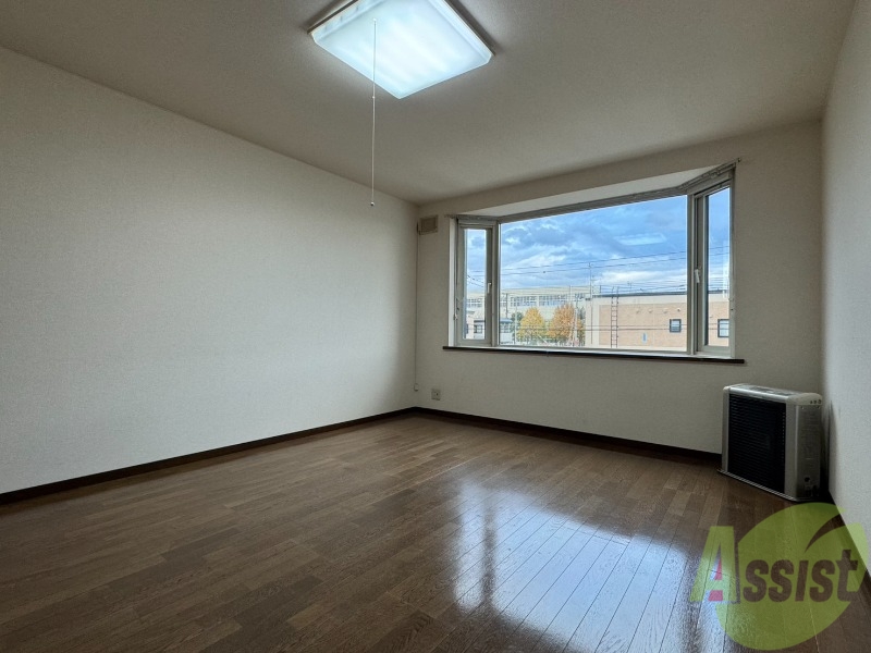 居室・リビング　広くてキレイなお部屋が広がっていて、充実した生活が送れそう。