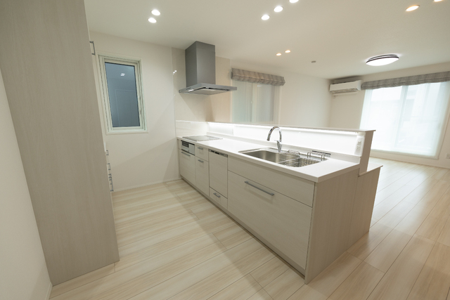 キッチン　人気の対面キッチンです　広々としたスペースです