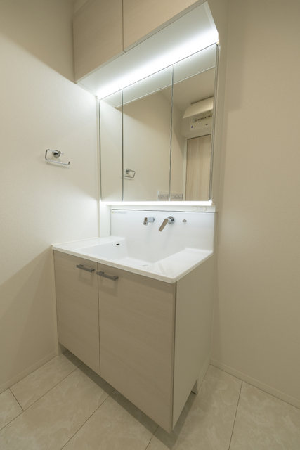 洗面設備　忙しい朝に便利な独立洗面化粧台