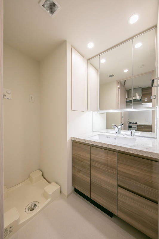 洗面設備　※反転タイプの写真を使用しています。