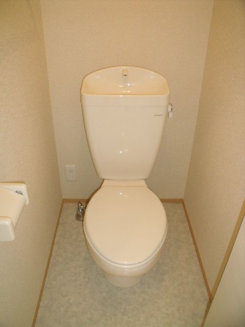 トイレ　清潔感のあるトレイ