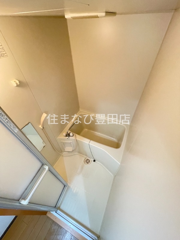 バス・シャワールーム　同型別部屋写真・反転タイプ