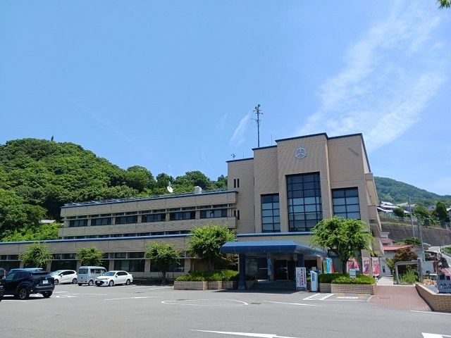 役所　砥部町役場様（役所）まで650m