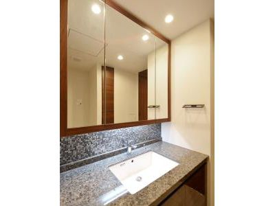 洗面設備　使いやすい洗面所です