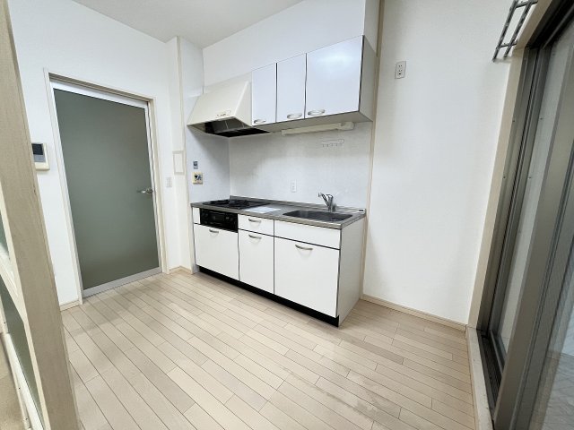 居室・リビング　こちらの居間で趣味の時間をお楽しみください