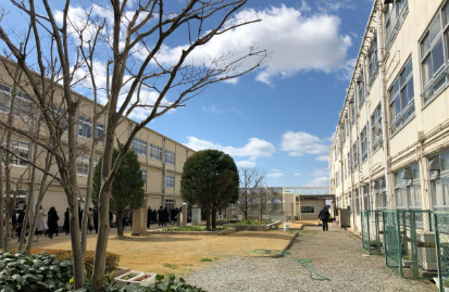 中学校　加古川市立中部中学校（中学校）まで788m