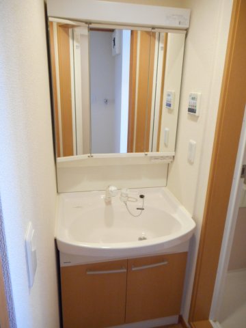 洗面設備　ゆったりとスペースのある洗面所