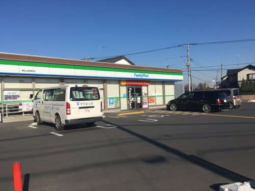 コンビニ　ファミリーマート 東松山神明町店（コンビニ）まで733m