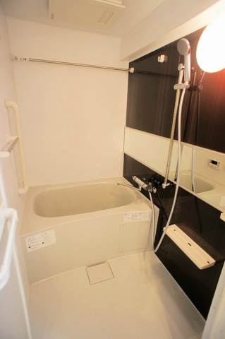バス・シャワールーム　同型タイプ。仕様・色は現状を優先します。
