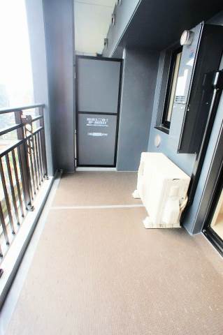 バルコニー　同型タイプ。仕様・色は現状を優先します。