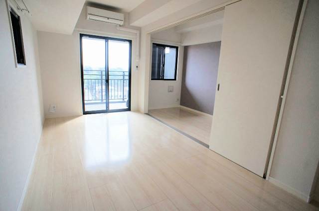 居室・リビング　同型タイプ。仕様・色は現状を優先します。