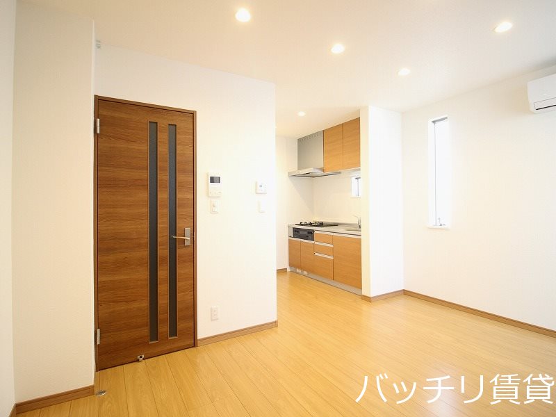 居室・リビング　画像は同型イメージの為、現況を優先いたします。