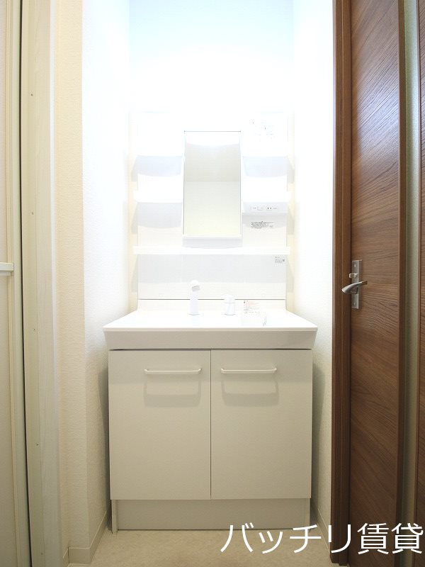 洗面設備　画像は同型イメージの為、現況を優先いたします。