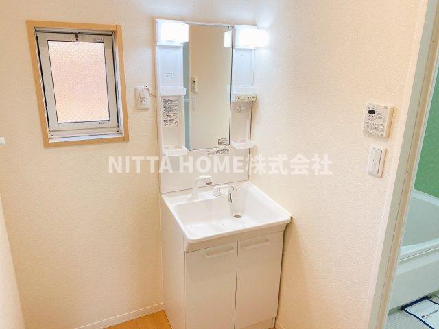 洗面設備　独立洗面台がついていて身支度に便利＊