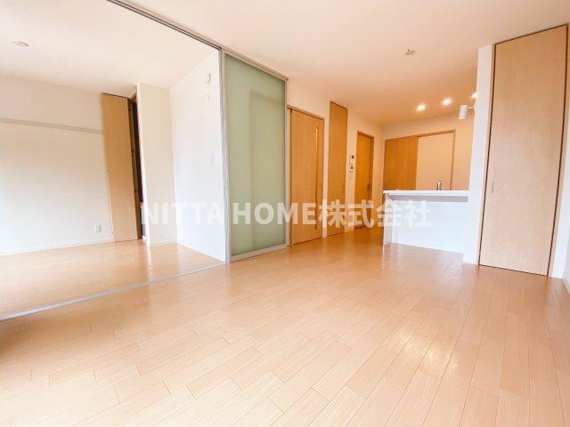 居室・リビング　リビングは１１．８帖です◎バルコニーもついています＊