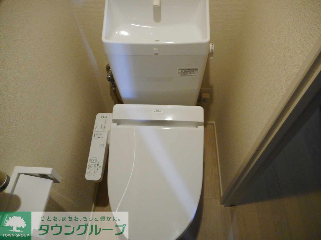 トイレ　仕様、設備は現況と異なる場合があります。