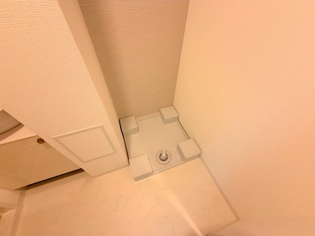 その他設備　嬉しい室内洗濯機置場。これで洗濯機も長持ちしますね。