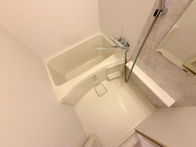 バス・シャワールーム　広めのお風呂は一日の疲れを癒してくれます。