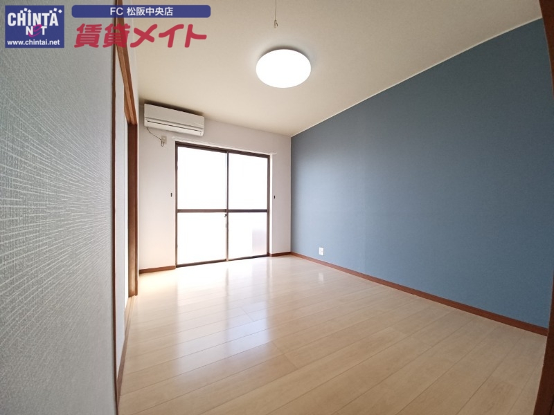 居室・リビング　同物件別部屋の写真