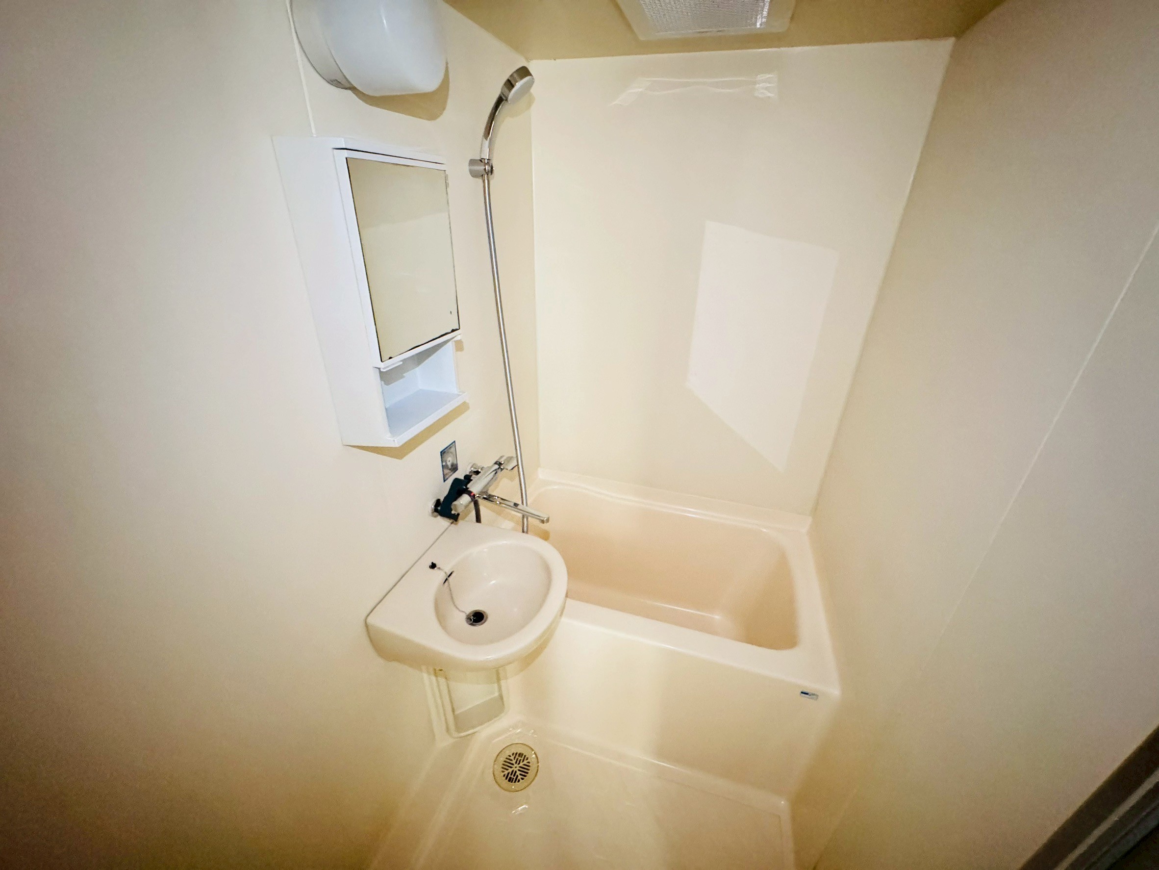 バス・シャワールーム　同物件の別部屋写真です。