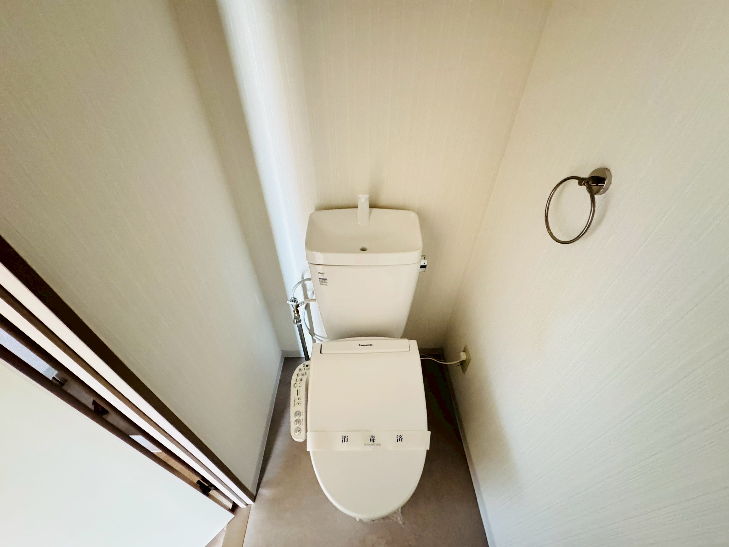 トイレ　同物件の別部屋写真です。