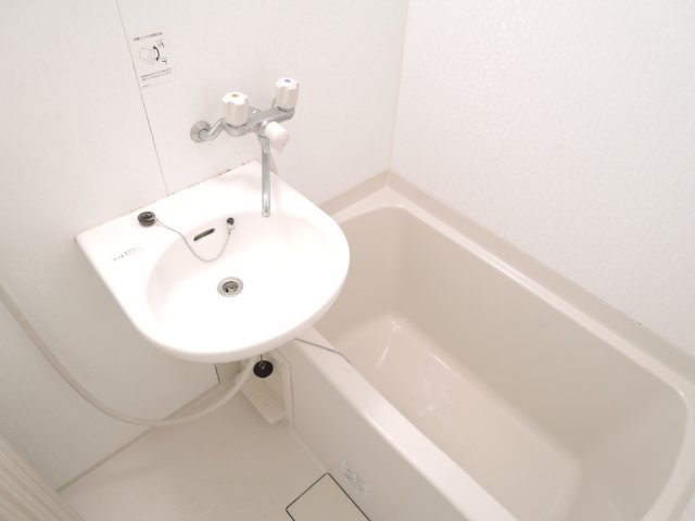 バス・シャワールーム　※別部屋写真
