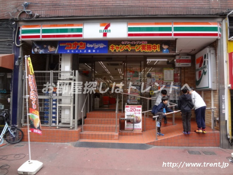 コンビニ　セブンイレブン新宿大久保2丁目店（コンビニ）まで240m