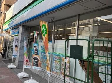 コンビニ　ファミリーマート 台東松が谷店（コンビニ）まで82m