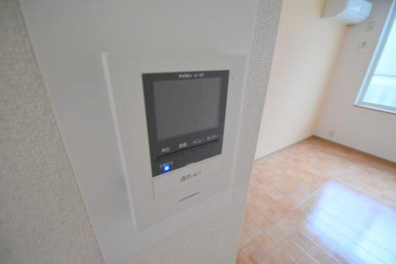 セキュリティ　TVモニターホンで来客が誰か確認してから開けて下さいね