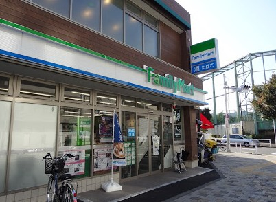 コンビニ　ファミリーマート麻布運動場前店（コンビニ）まで395m