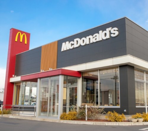 飲食店　マクドナルド 国道関目店（飲食店）まで970m