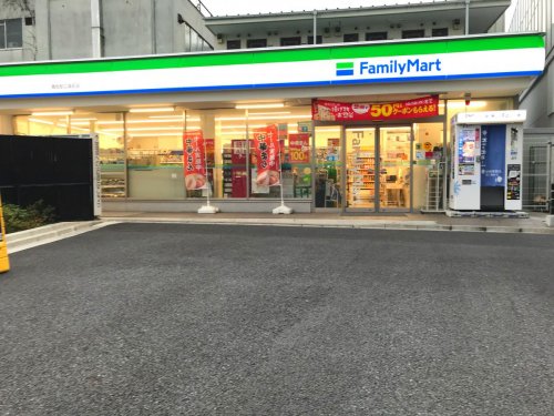 コンビニ　ファミリーマート 雑色駅広場前店（コンビニ）まで949m