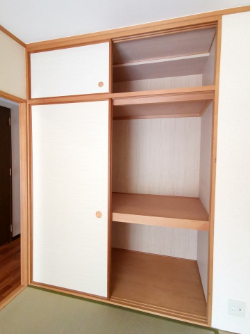 収納　押入