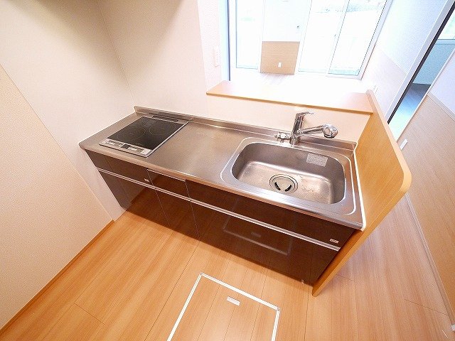キッチン　IHコンロ付きのシステムキッチンです