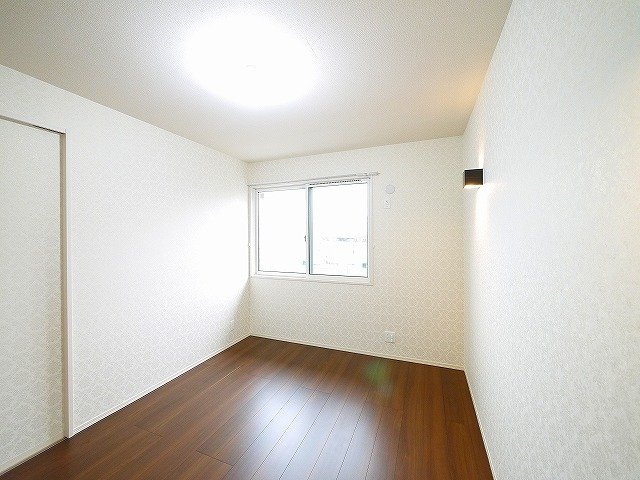 その他部屋・スペース　落ち着いた色合いのお部屋です