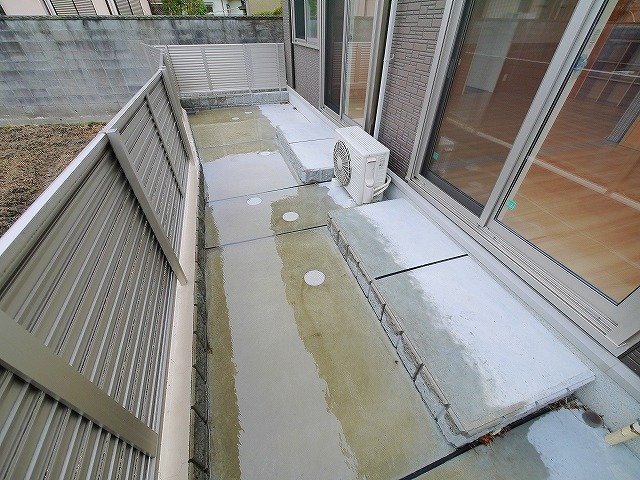 庭　テラスは南向きでお洗濯にも活躍します