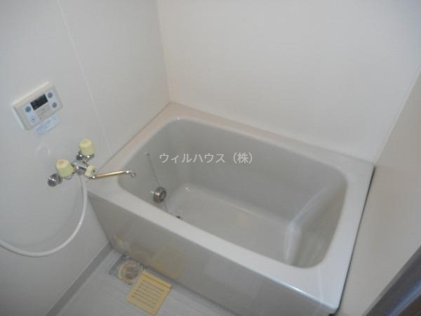 バス・シャワールーム　追い焚き機能付きバス！