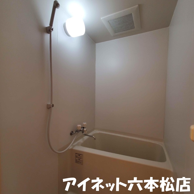 バス・シャワールーム　一日の疲れを癒してください。