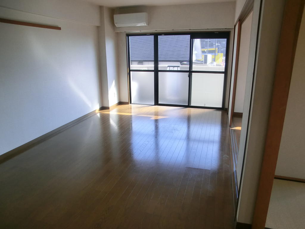 熊本市北区 3階建 築28年の居間写真