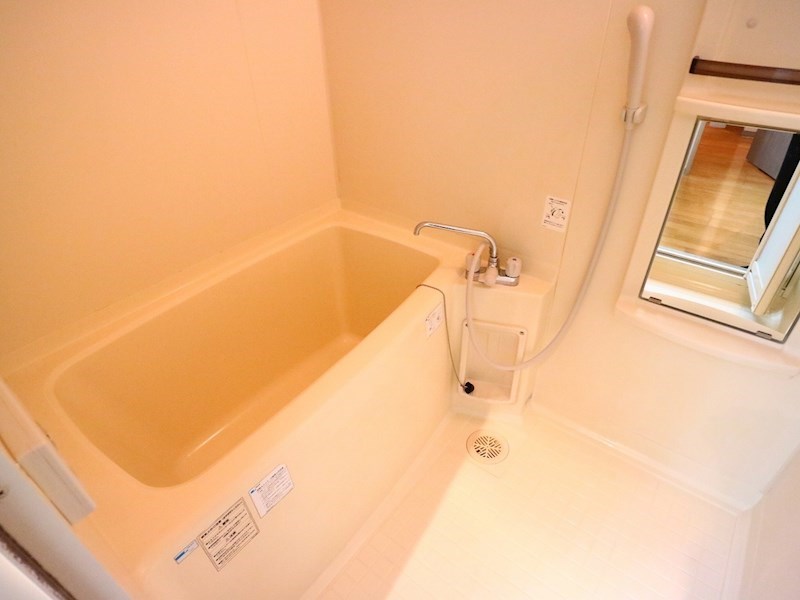 バス・シャワールーム　浴槽