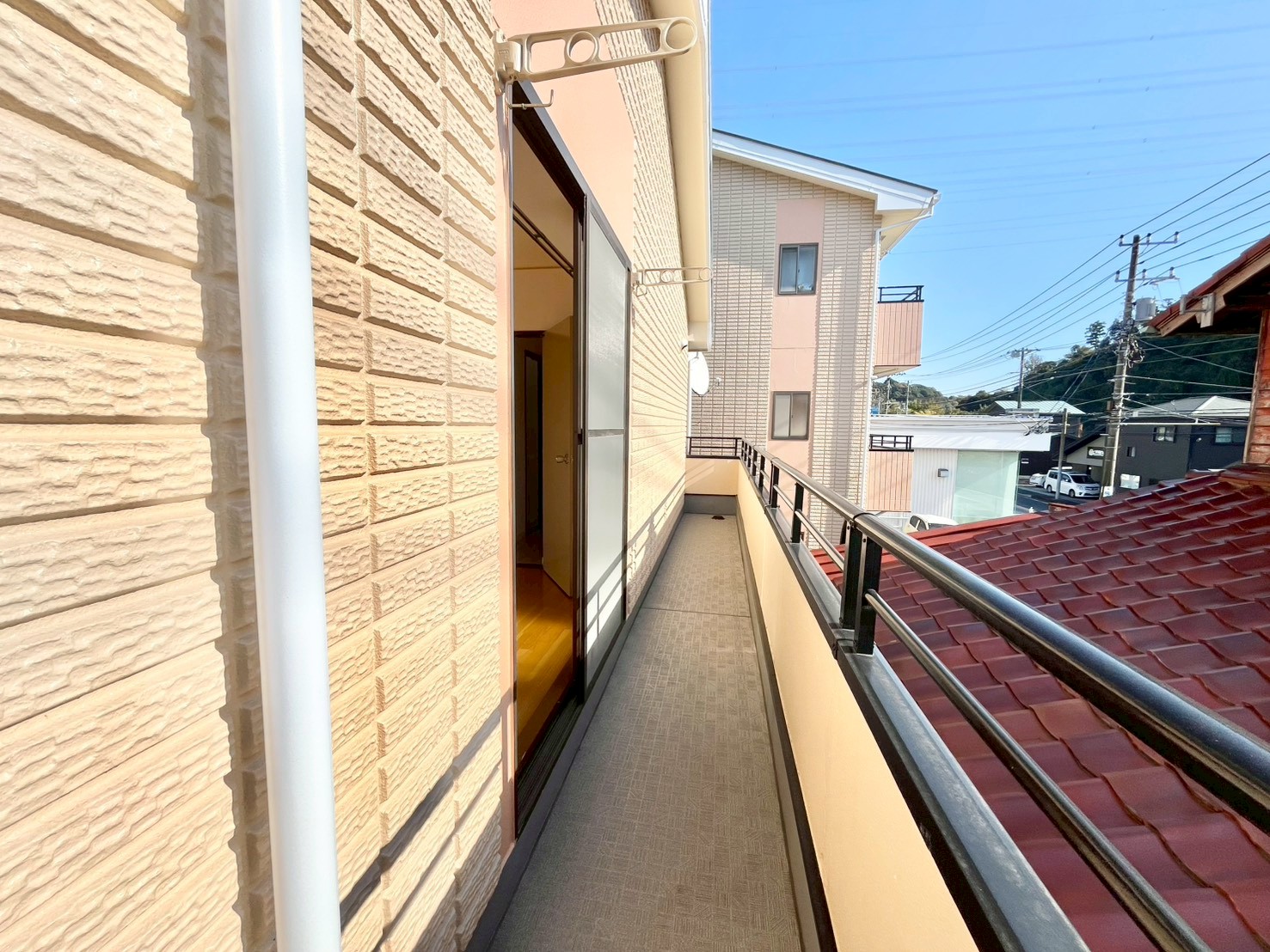 バルコニー　南向きで広々としたバルコニーです