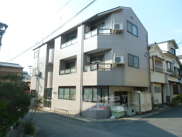 京都市山科区竹鼻扇町のマンションの建物外観