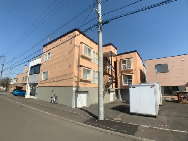 札幌市北区新琴似六条のアパートの建物外観