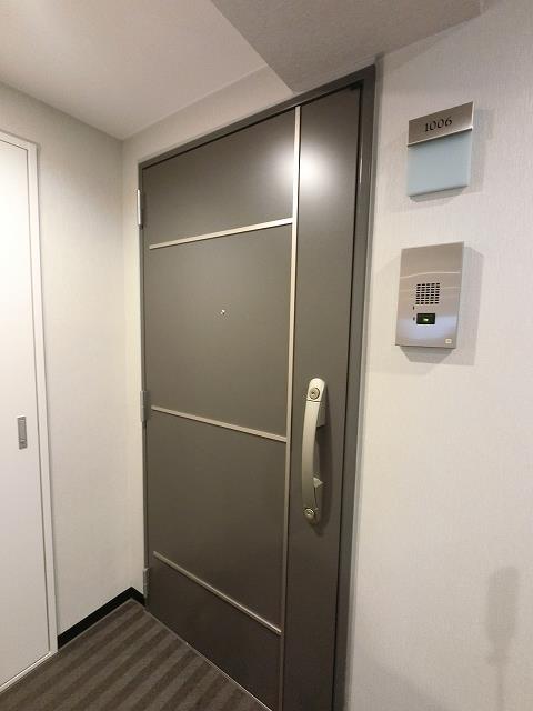 玄関　ダブルロックドア