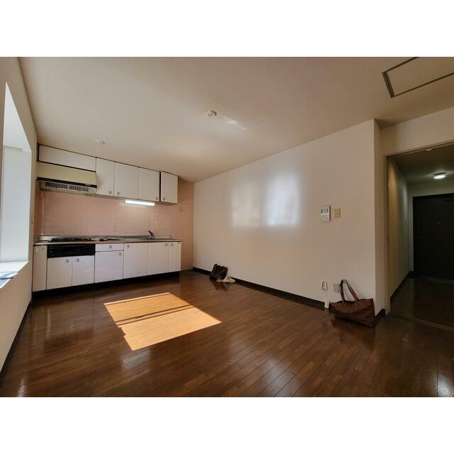 横浜市神奈川区高島台のマンションの居室・リビング