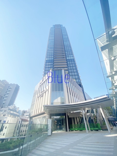 ザヨコハマフ口ントタワーの建物外観