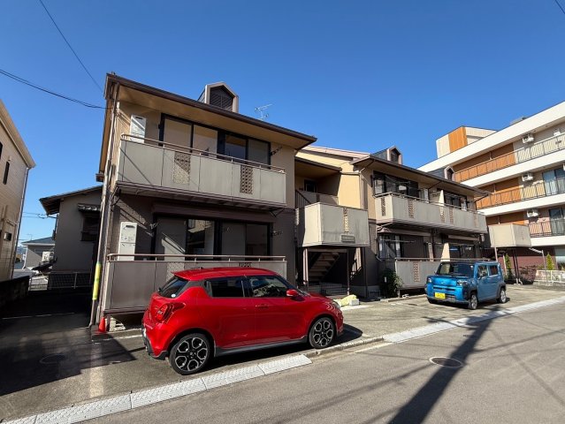 【川西市東畦野のアパートの建物外観】